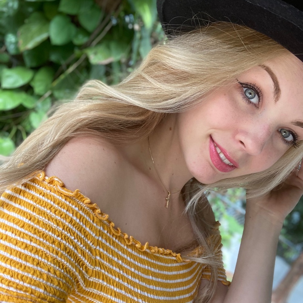 Meet your Posher, Rebekah